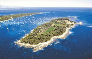 جزیره سنت اونورات از جاهای دیدنی کن