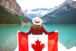 ویزای تعطیلات کاری کانادا: بهترین ویزا برای دانشجویانی که جهت ورود به کانادا، مشکل مالی دارند