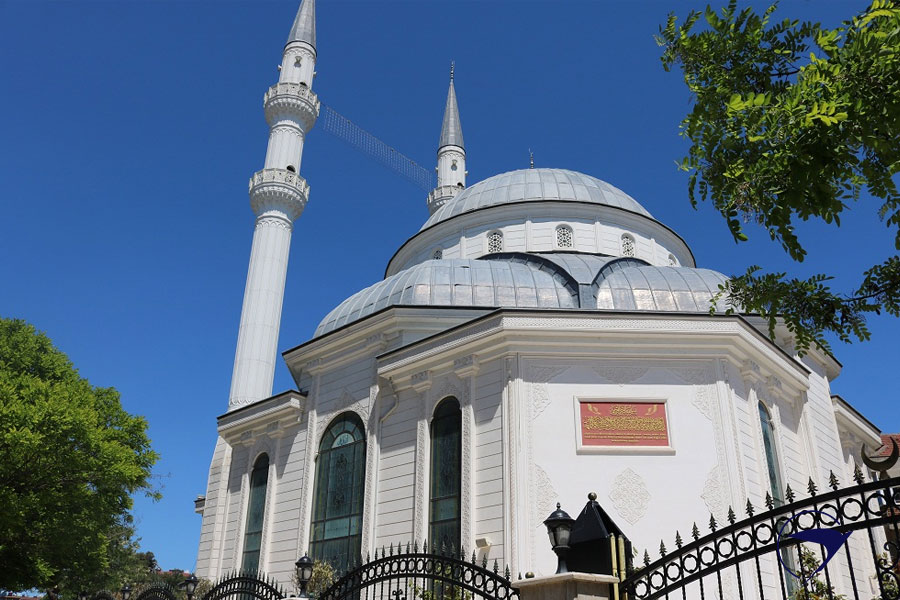 مقبره و مسجد الیاس بی (İlyas Bey Türbesi ve Camii)