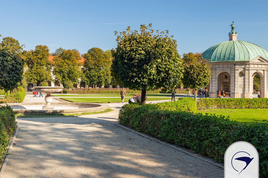 یکی از جاهای دیدنی Munich باغ دادگاه (Hofgarten)